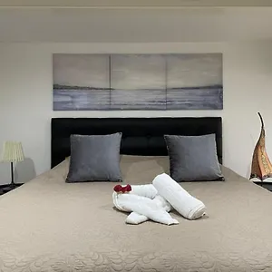 Appartement Duplex Situe A 2min De La Gare Du Nord, Brussel